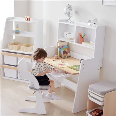 Mesa de estudo infantil de madeira